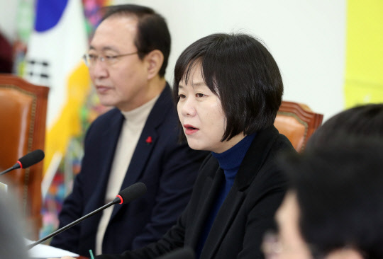 발언하는 이정미 대표  정의당 이정미 대표가 1일 오전 국회 본청에서 열린 상무위원회에서 발언하고 있다. 2018.2.1